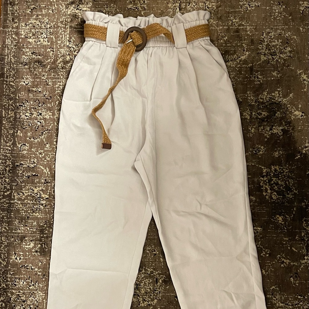 Zara trousers in beige/cream with belt